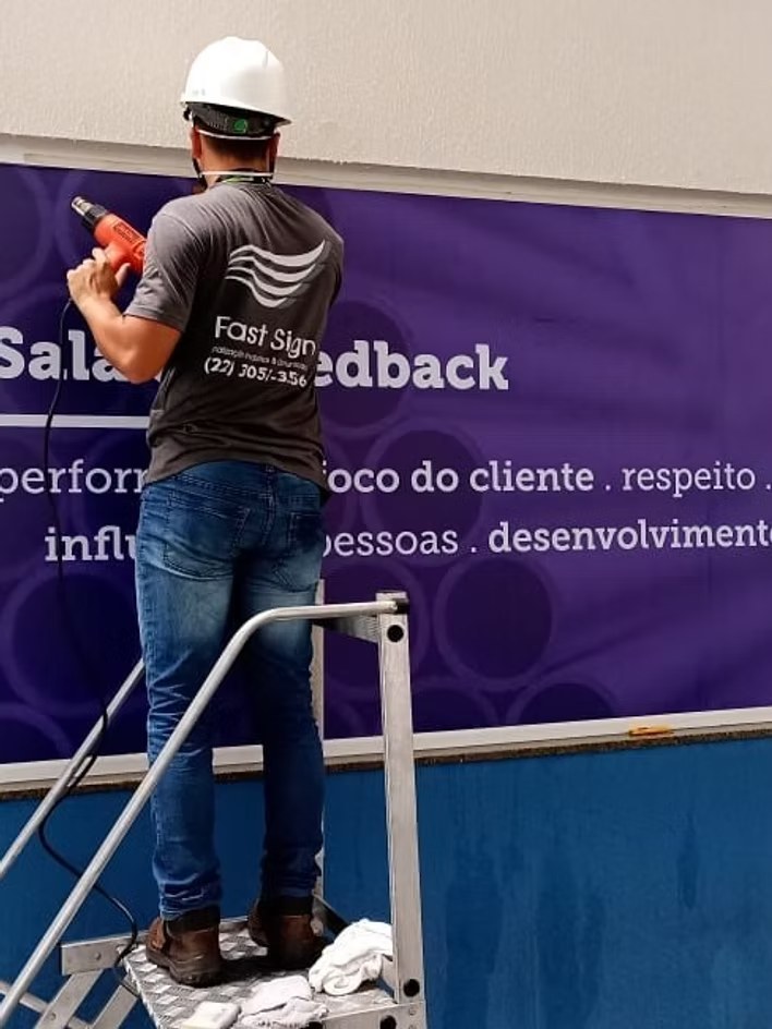 Instalação de comunicação visual