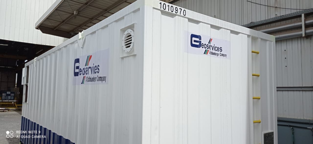 Adesivação de Container